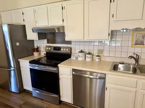 Kitchen - 1013 Abington Pl, Springfield, OH 45503 photo 2 of 2