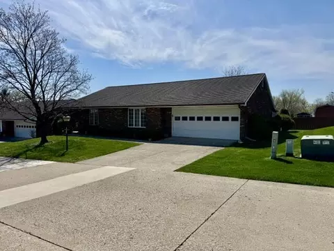 Exterior - 1013 Abington Pl, Springfield, OH 45503 photo 2 of 7