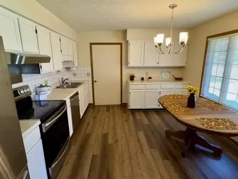 Kitchen - 1013 Abington Pl, Springfield, OH 45503 photo 1 of 2