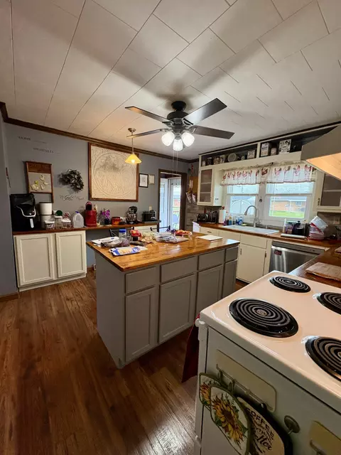 Kitchen - 142 S Vandemark Rd, Sidney, OH 45365 photo 2 of 4