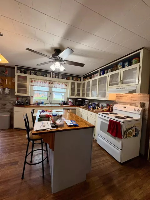 Kitchen - 142 S Vandemark Rd, Sidney, OH 45365 photo 1 of 4