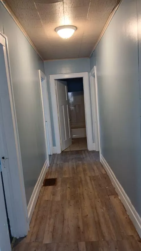 Entry Way - 126 E Cassilly St, Springfield, OH 45504 photo 2 of 3