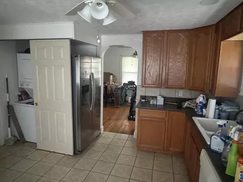 Entry Way - 2514 Beatrice St, Springfield, OH 45503 photo 1 of 2
