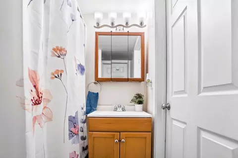 Bath - 1027 Lafayette Ave, Springfield, OH 45505 photo 1 of 2