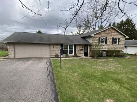 209 Shady Lane Dr, Bellefontaine, OH 43311