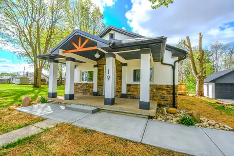 19 University Rd, Medway, OH 45341
