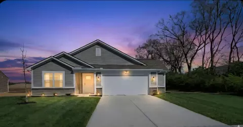 1702 Chevington Chase, Tipp City, OH 45371