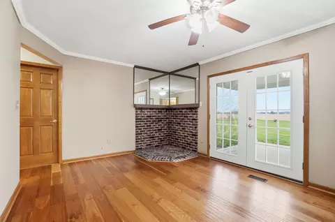 Living - 3715 Randee Ln, Springfield, OH 45502 photo 6 of 10