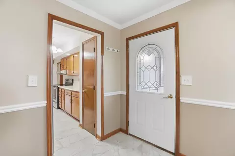 Entry Way - 3715 Randee Ln, Springfield, OH 45502 photo 2 of 2