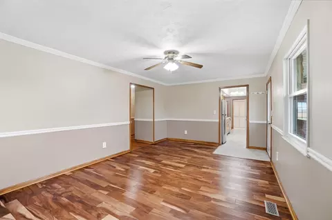 Living - 3715 Randee Ln, Springfield, OH 45502 photo 2 of 10