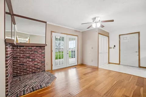 Living - 3715 Randee Ln, Springfield, OH 45502 photo 7 of 10