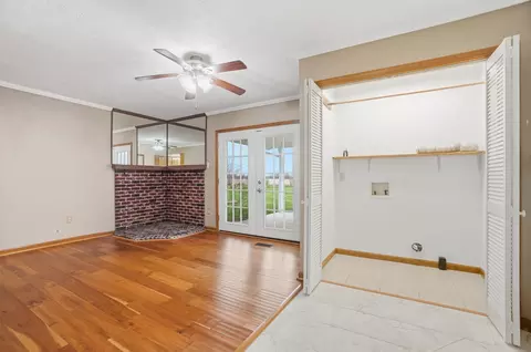 Living - 3715 Randee Ln, Springfield, OH 45502 photo 5 of 10