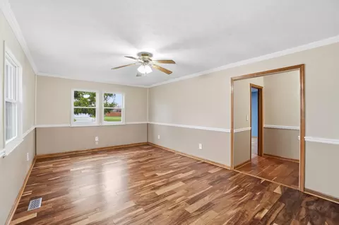 Living - 3715 Randee Ln, Springfield, OH 45502 photo 4 of 10