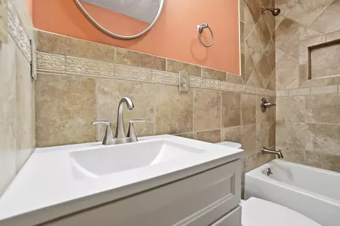Bath - 3715 Randee Ln, Springfield, OH 45502 photo 2 of 3