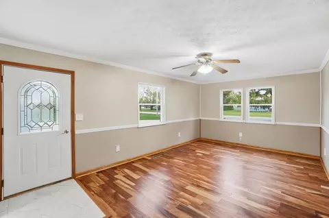 Living - 3715 Randee Ln, Springfield, OH 45502 photo 3 of 10