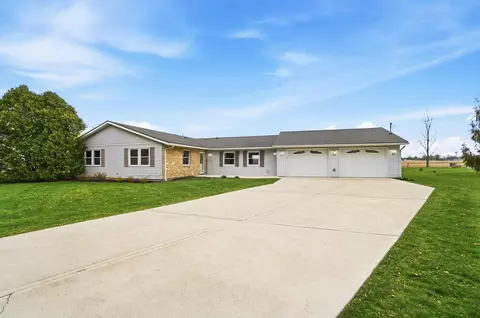 Exterior - 3715 Randee Ln, Springfield, OH 45502 photo 3 of 9