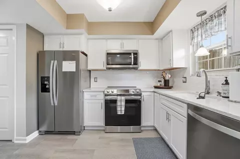 Kitchen - 3112 El Camino Dr, Springfield, OH 45503 photo 1 of 6