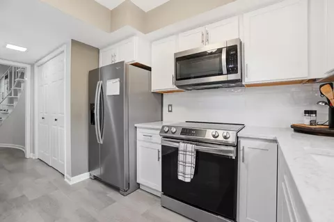 Kitchen - 3112 El Camino Dr, Springfield, OH 45503 photo 5 of 6