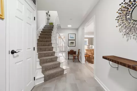 Entry Way - 3112 El Camino Dr, Springfield, OH 45503 photo 6 of 8