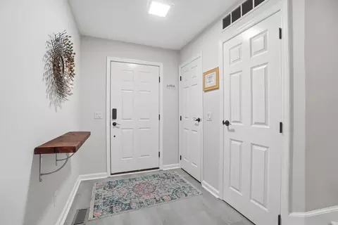 Entry Way - 3112 El Camino Dr, Springfield, OH 45503 photo 1 of 8
