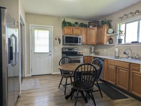 Kitchen - 1042 Willow Rd, Springfield, OH 45502 photo 3 of 3