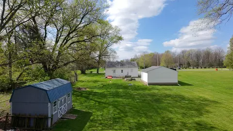 Exterior - 1042 Willow Rd, Springfield, OH 45502 photo 3 of 5