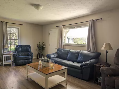 Living - 1042 Willow Rd, Springfield, OH 45502 photo 1 of 1