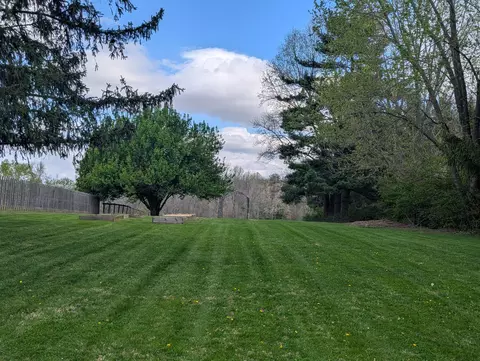 Exterior - 1042 Willow Rd, Springfield, OH 45502 photo 5 of 5