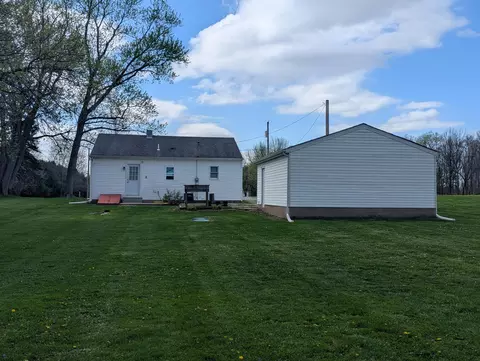 Exterior - 1042 Willow Rd, Springfield, OH 45502 photo 4 of 5