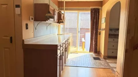 Entry Way - 452 N Bechtle Ave, Springfield, OH 45504 photo 2 of 2