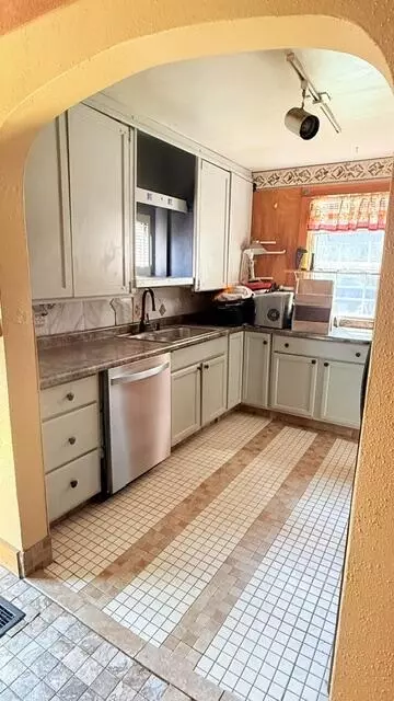 Kitchen - 452 N Bechtle Ave, Springfield, OH 45504 photo 1 of 3