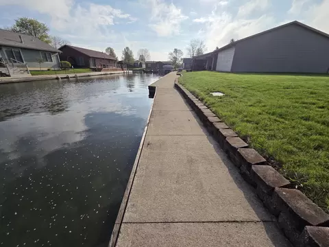 6945 Heron Dr, Celina, OH 45822