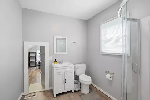 Bath - 1823 Edwards Ave, Springfield, OH 45503 photo 3 of 4
