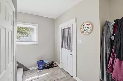 Entry Way - 1823 Edwards Ave, Springfield, OH 45503 photo 1 of 3