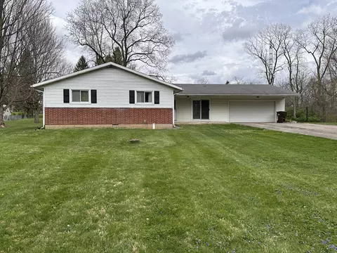 2351 Carriage Hill Dr, Bellefontaine, OH 43311