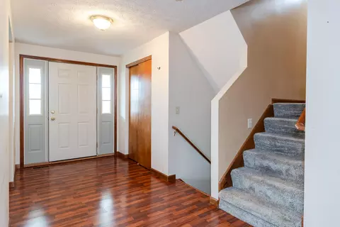 Entry Way - 929 N Tecumseh Rd, Springfield, OH 45504 photo 2 of 3