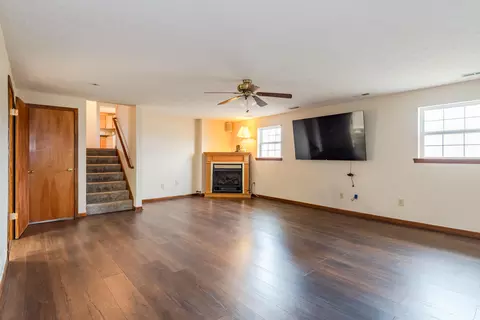 Living - 929 N Tecumseh Rd, Springfield, OH 45504 photo 4 of 6