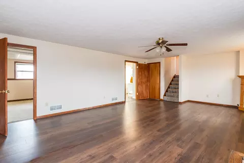 Living - 929 N Tecumseh Rd, Springfield, OH 45504 photo 5 of 6