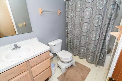 Bath - 929 N Tecumseh Rd, Springfield, OH 45504 photo 6 of 6
