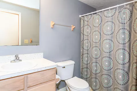 Bath - 929 N Tecumseh Rd, Springfield, OH 45504 photo 5 of 6