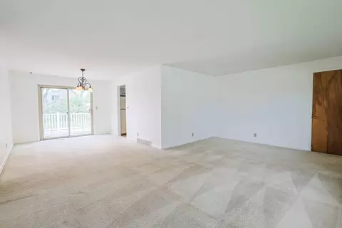 Living - 452 Cookston Ave, Springfield, OH 45503 photo 4 of 5