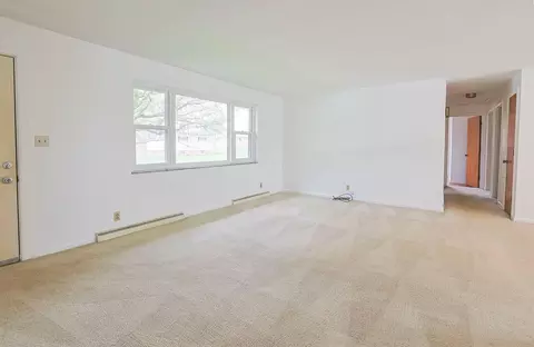 Living - 452 Cookston Ave, Springfield, OH 45503 photo 2 of 5