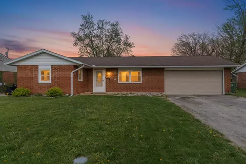 1720 Fair Oaks Dr, Sidney, OH 45365