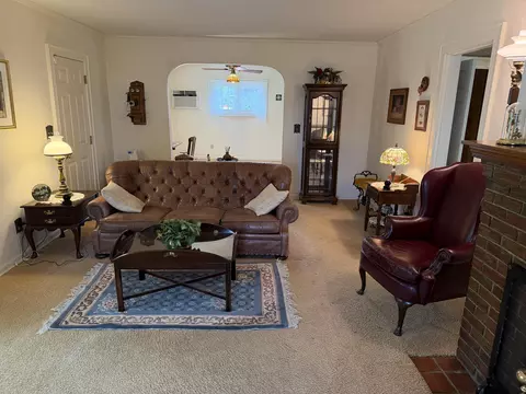 Living - 330 W 1st St, Springfield, OH 45504 photo 2 of 3