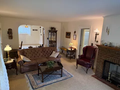 Living - 330 W 1st St, Springfield, OH 45504 photo 1 of 3