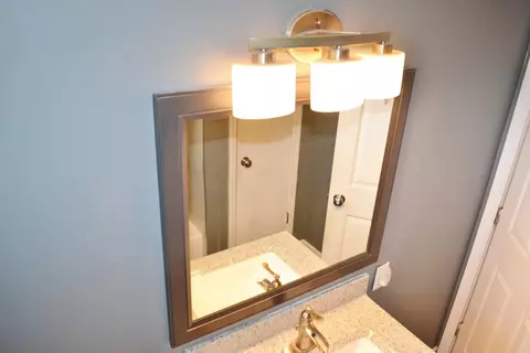 Bath - 4642 Laredo St, Springfield, OH 45503 photo 2 of 4