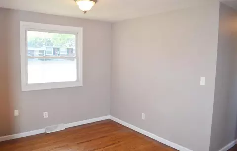 Living - 4642 Laredo St, Springfield, OH 45503 photo 4 of 4
