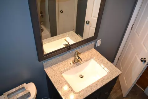 Bath - 4642 Laredo St, Springfield, OH 45503 photo 3 of 4