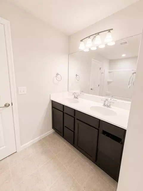 Bath - 1144 Red Maple Dr, Troy, OH 45373 photo 1 of 8