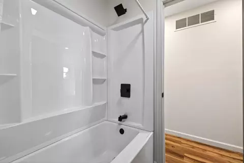 Bath - 2430 Myers Rd, Springfield, OH 45502 photo 5 of 8